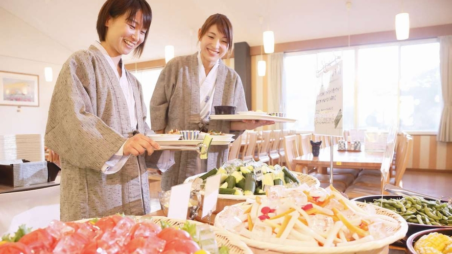 【夕食ビュッフェ一例】女性にうれしい新鮮野菜コーナー