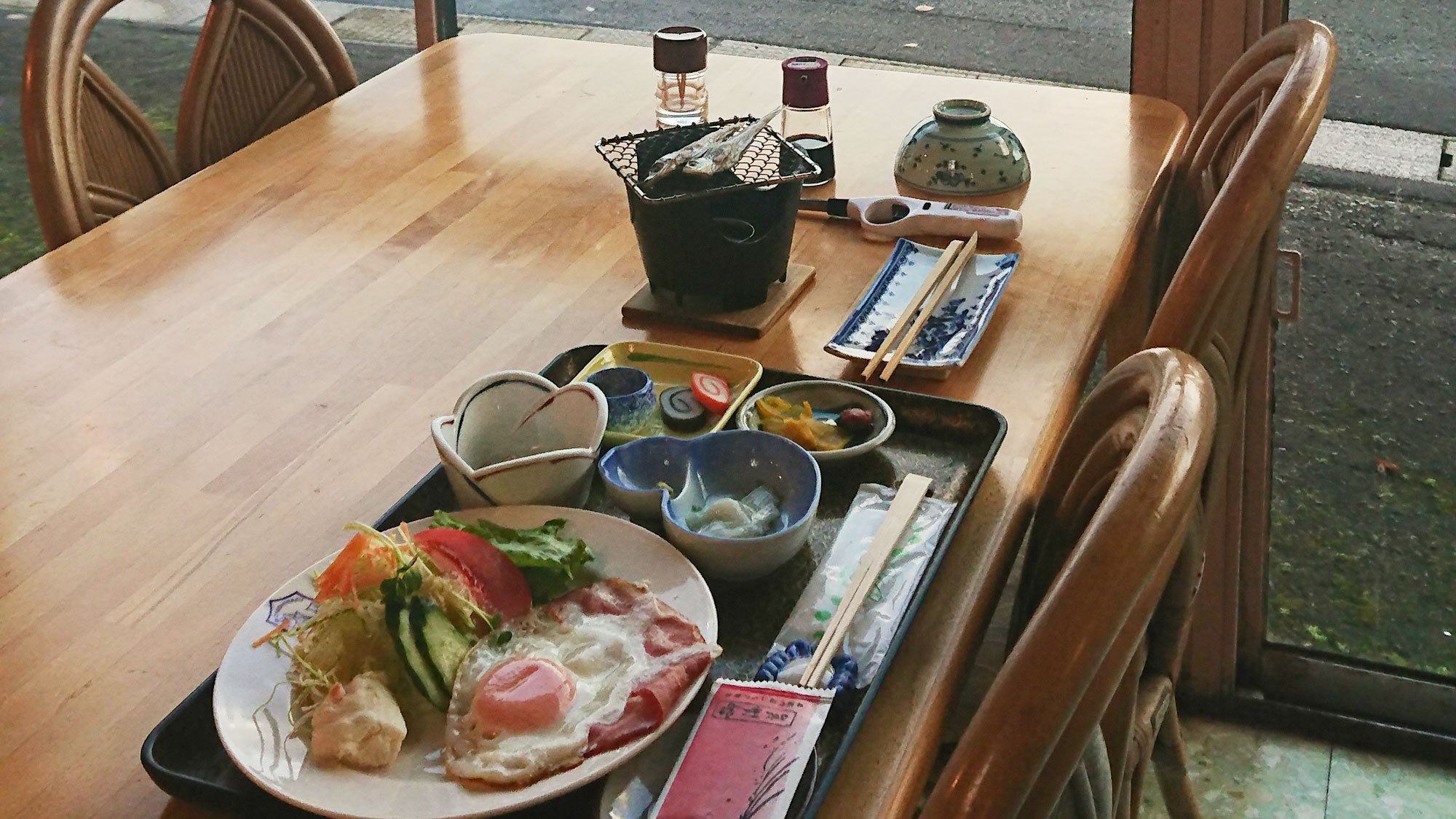 ご朝食一例。地魚をその場で焼いてお召し上がり下さい！