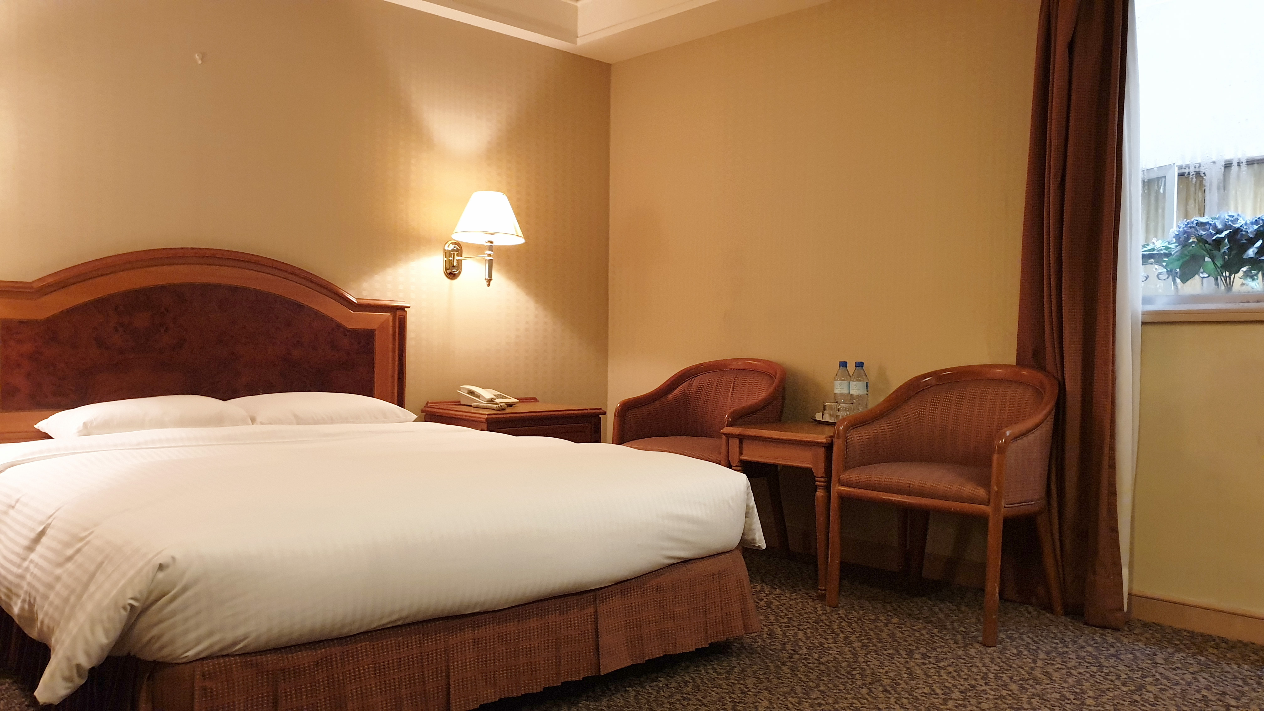 スタンダードダブルルーム（室内窓）