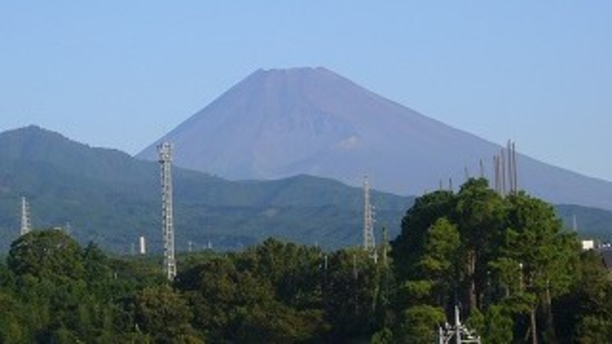 ホテル近くより初秋の富士山を撮影