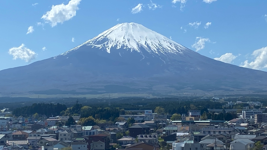 近隣店舗より富士山を望む