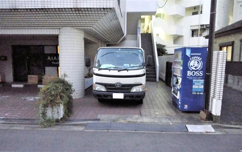 駐車場（2トンのショートは対応可能・要確認）