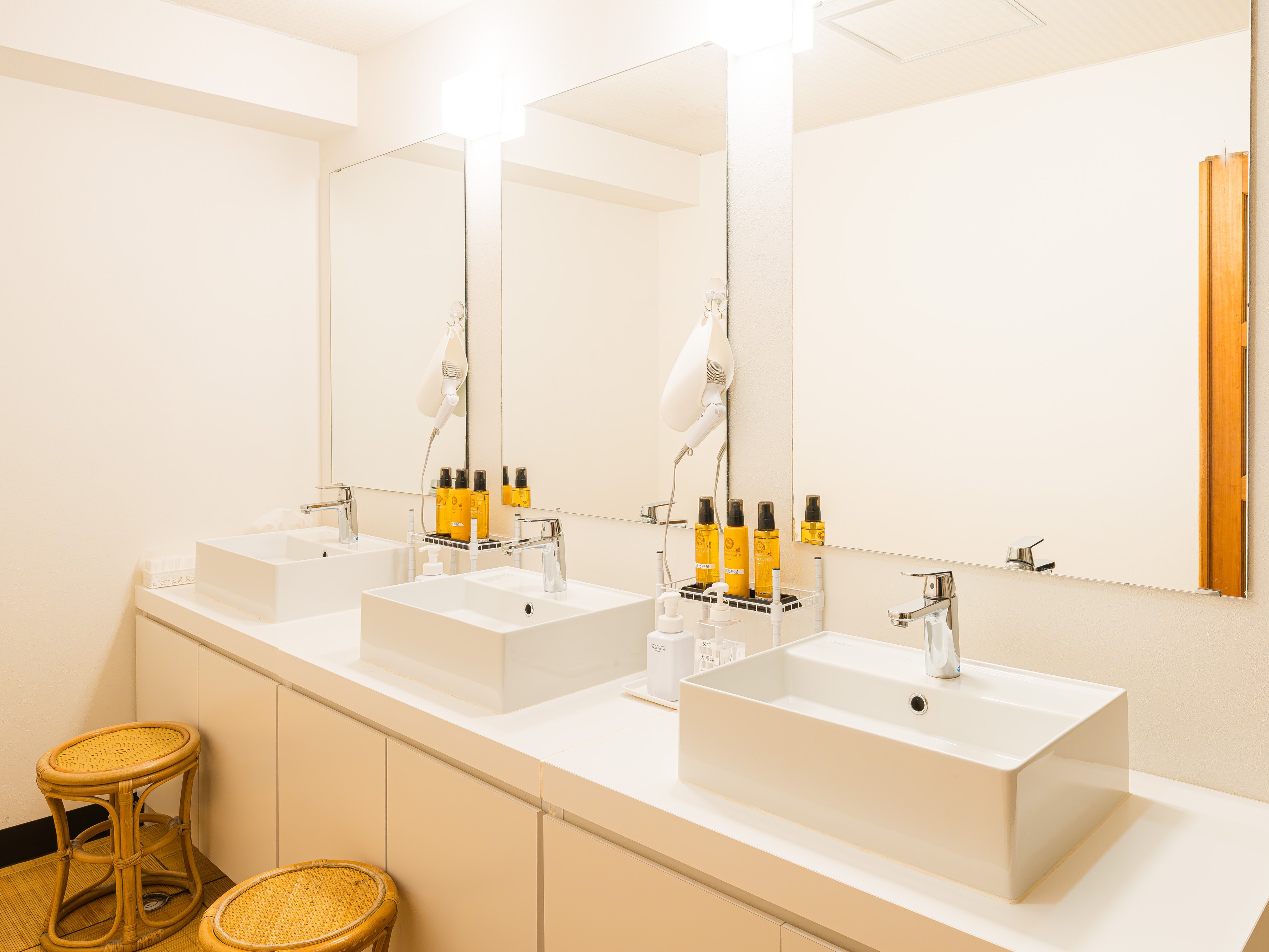 女性大浴場洗面台イメージ