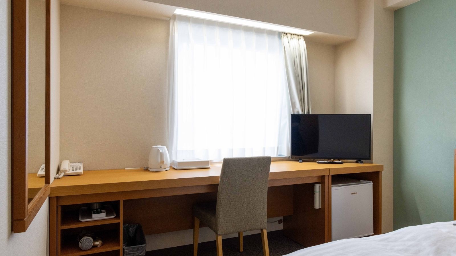 ゆとりあるデスクを備え、ビジネス利用や観光後のひとときにも快適にご利用いただけます。