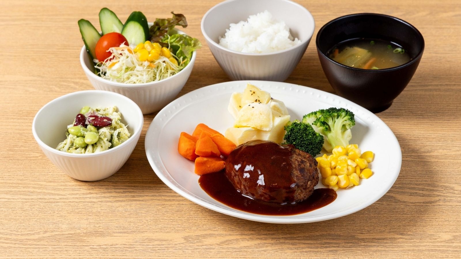 【期間限定｜夕食付き】日替わり夕食をお部屋でゆったり満喫！持込OKの気軽ステイ《朝食＆駐車場無料》