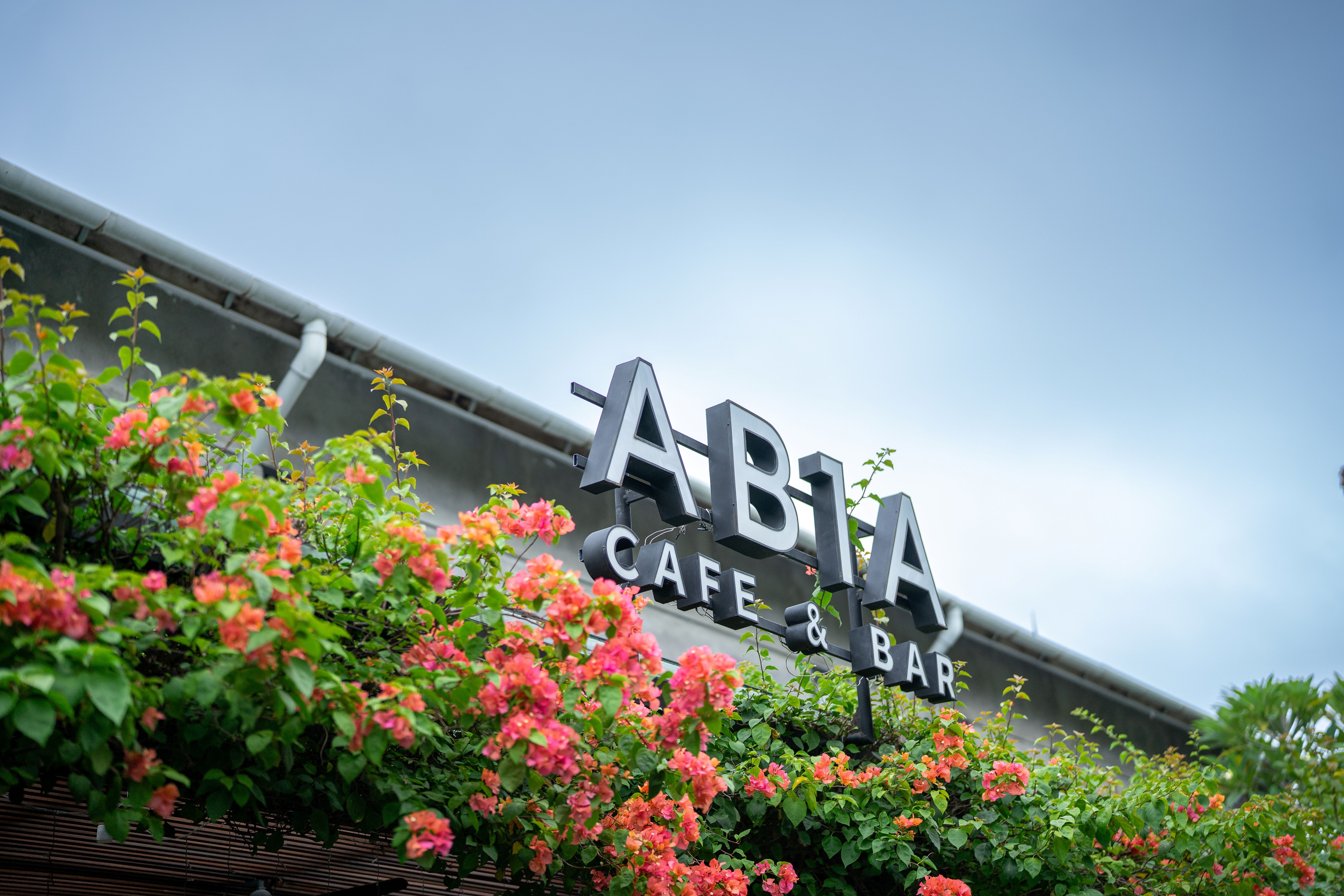 アビアカフェ＆バー