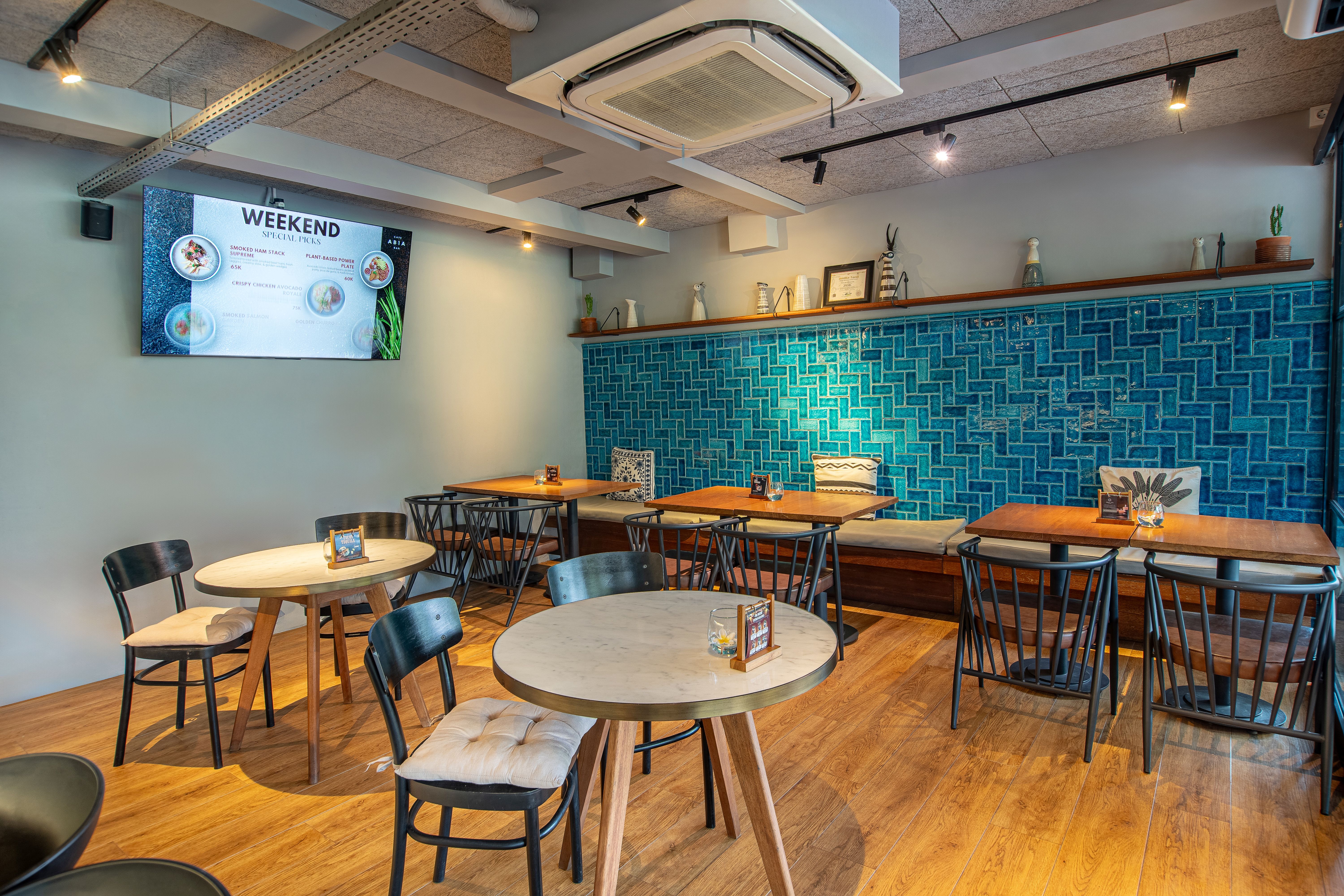 アビアカフェ＆バー