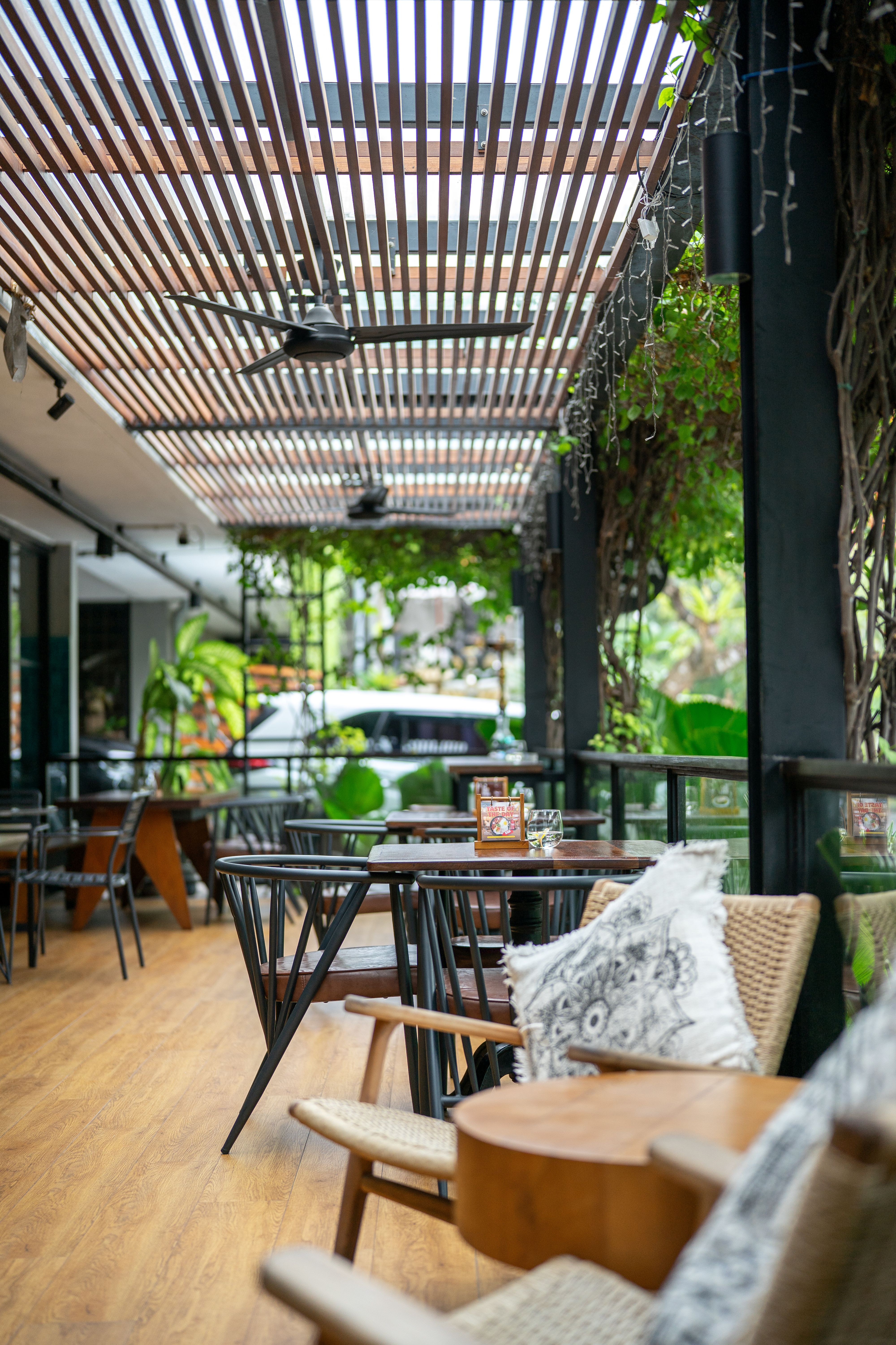 アビアカフェ＆バー