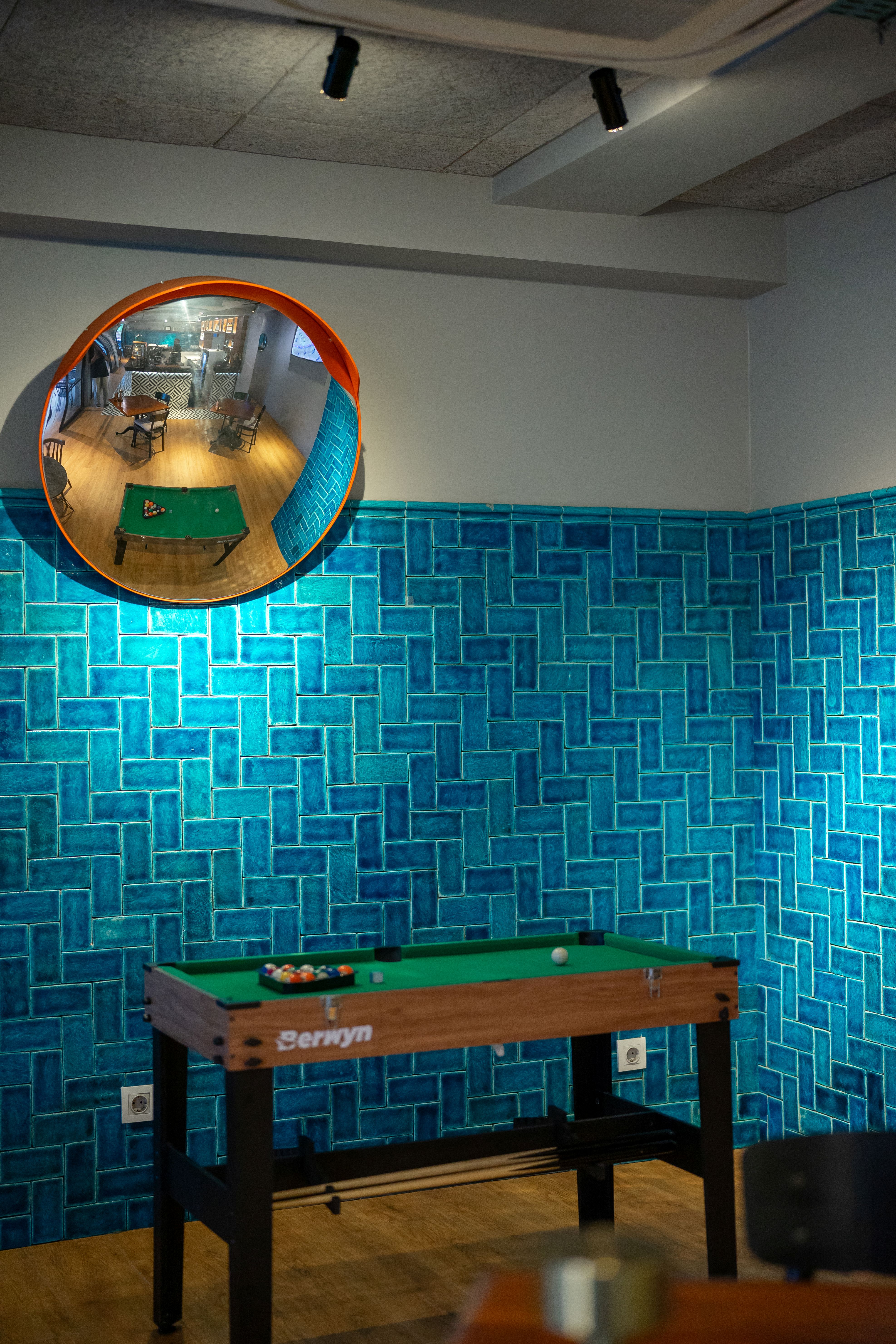 アビアカフェ＆バー