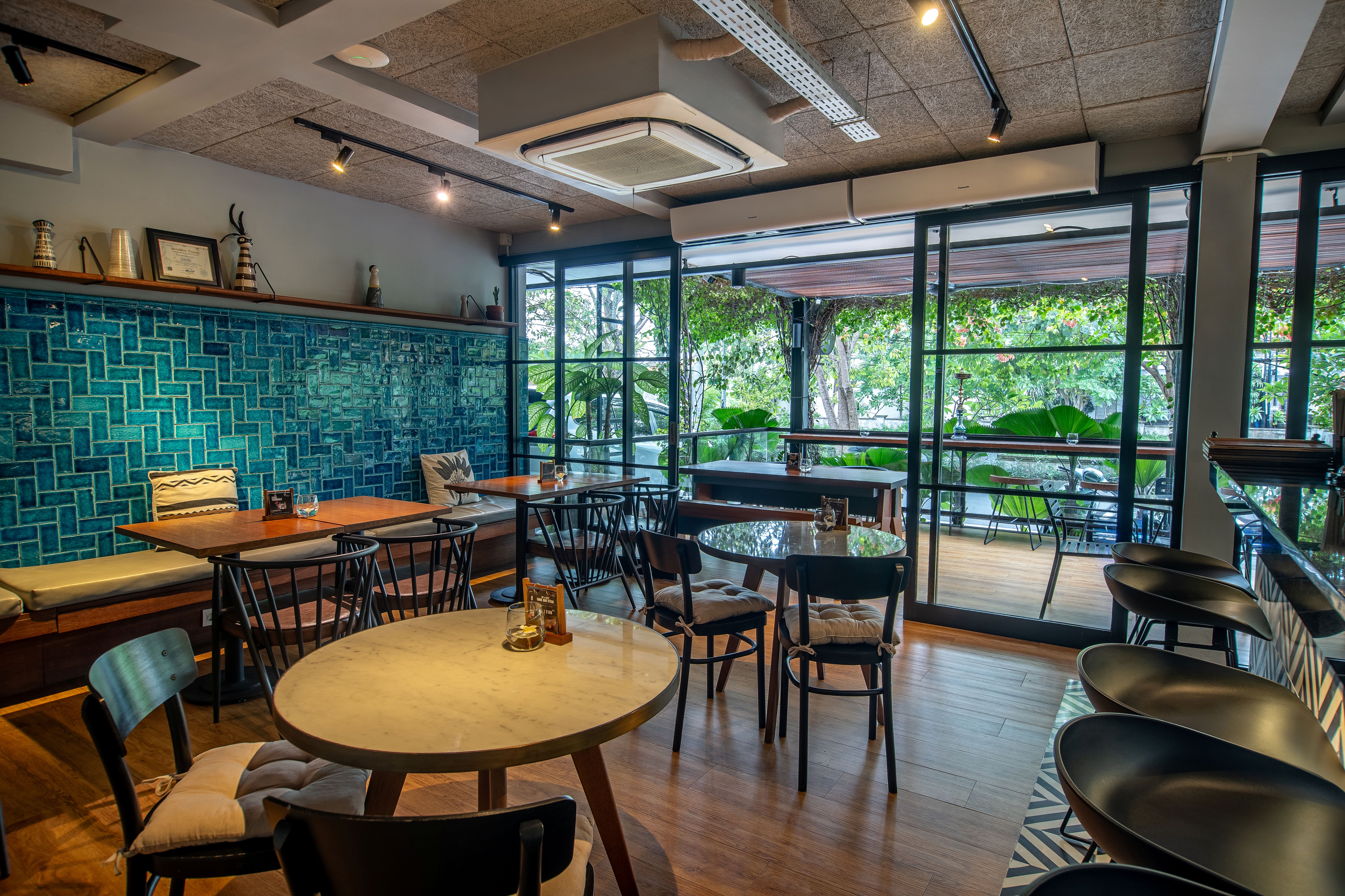 アビアカフェ＆バー