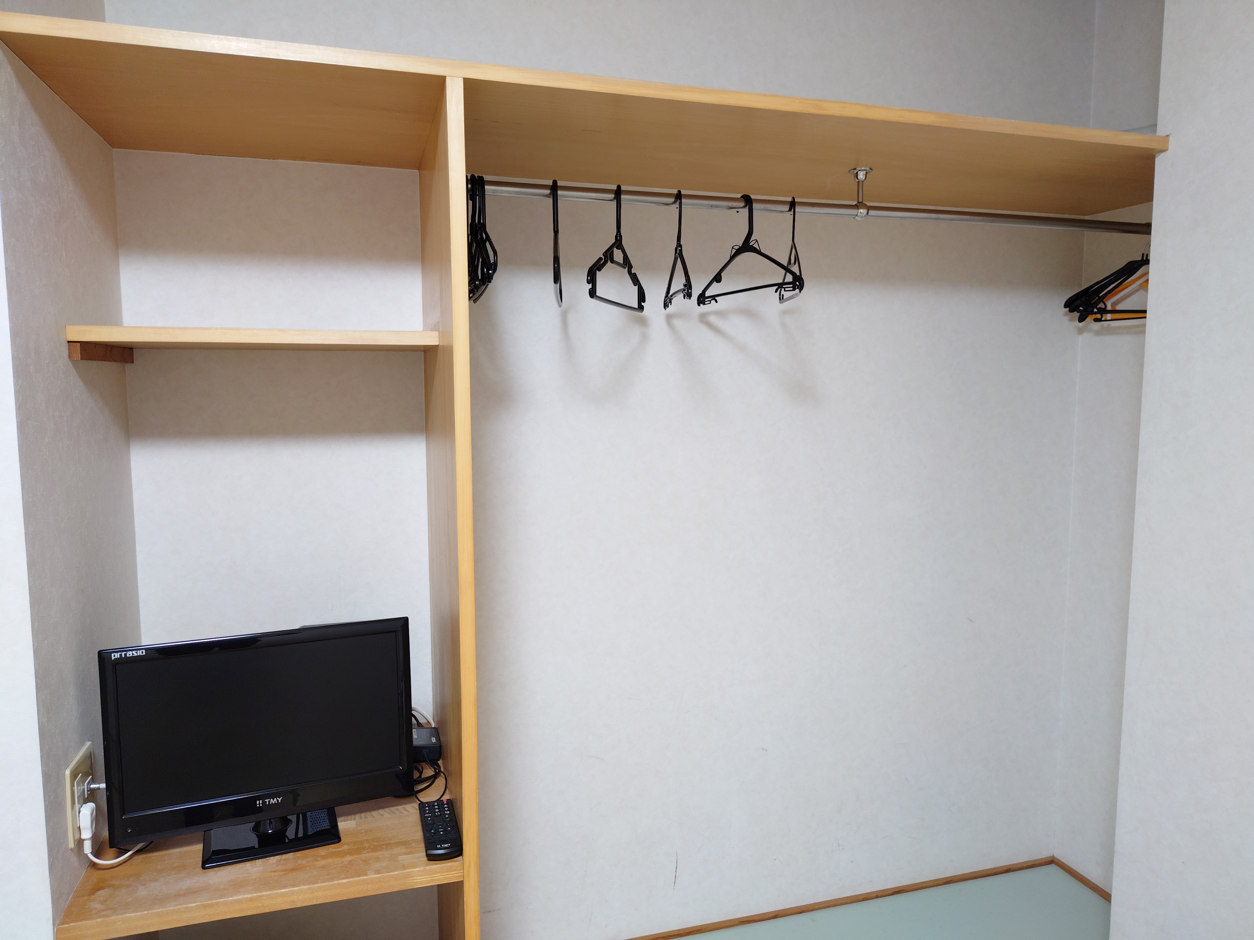 和室1～3名個室（禁煙室）テレビ・スーツケース置き場・コート洋服ハンガー完備