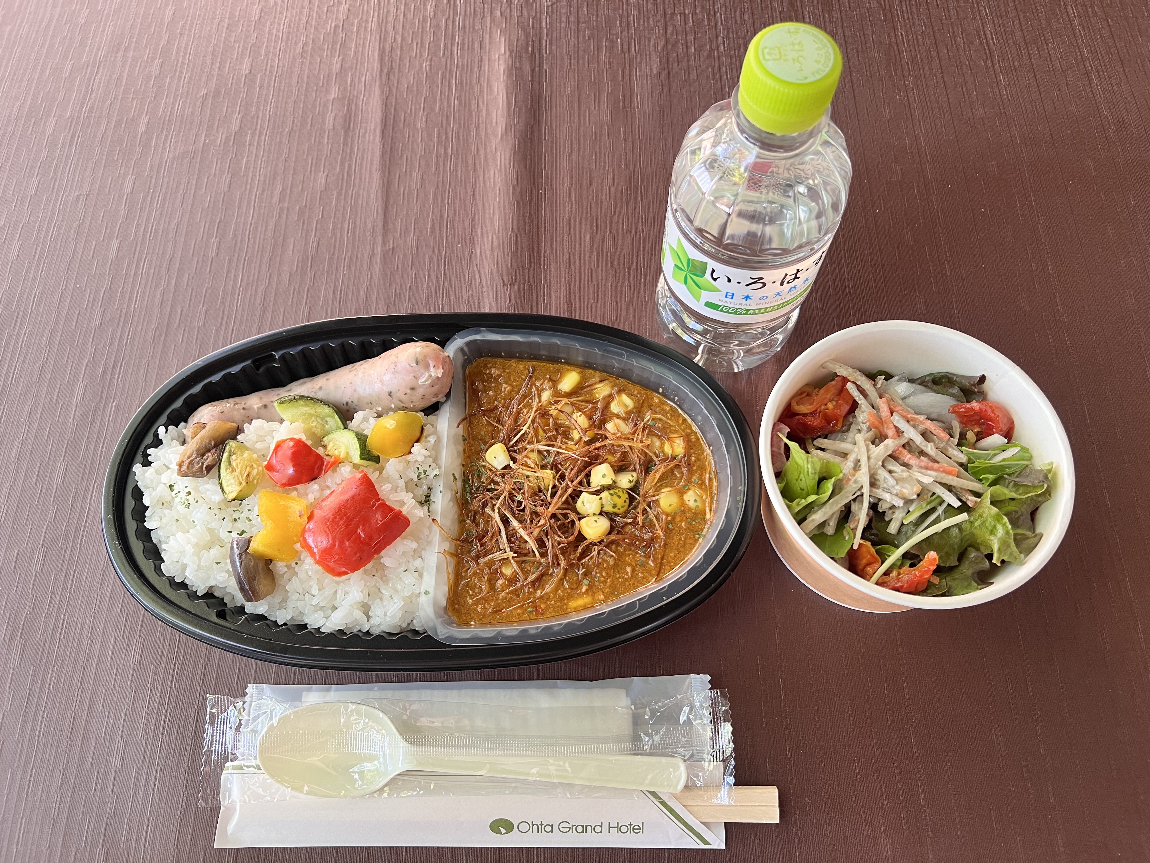 キーマカレー・サラダ・ミネラルウォーター付