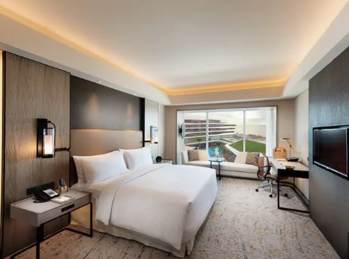 ■プールビューキングデラックスルーム　パーシャルベイビュー（約40平米）