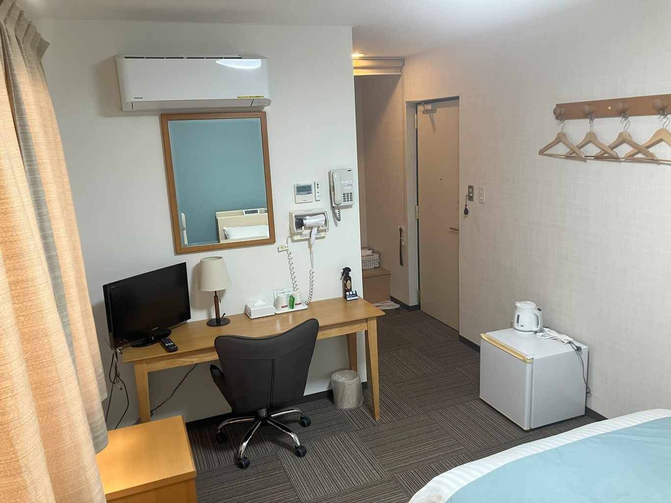 【素泊まり・禁煙・セミダブル】行橋駅西口より徒歩3分！ ベッド幅１２０センチ＆パーソナルチェア設置