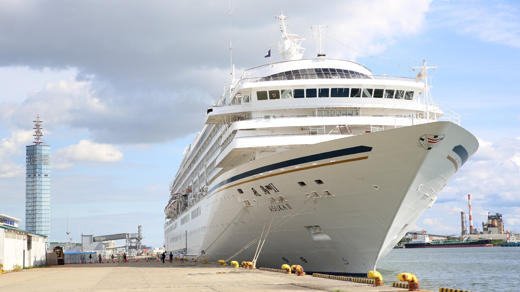 豪華客船も寄港　フェリー乗り場