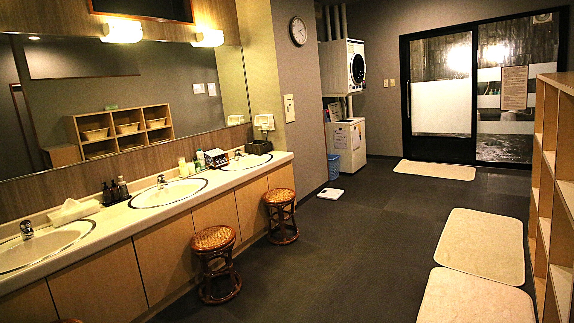 脱衣場（男性）