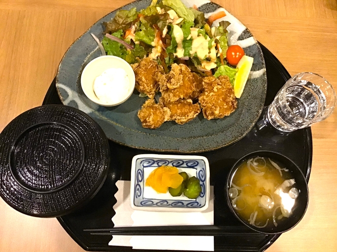 【夕食レストラン 花々亭】からあげ定食