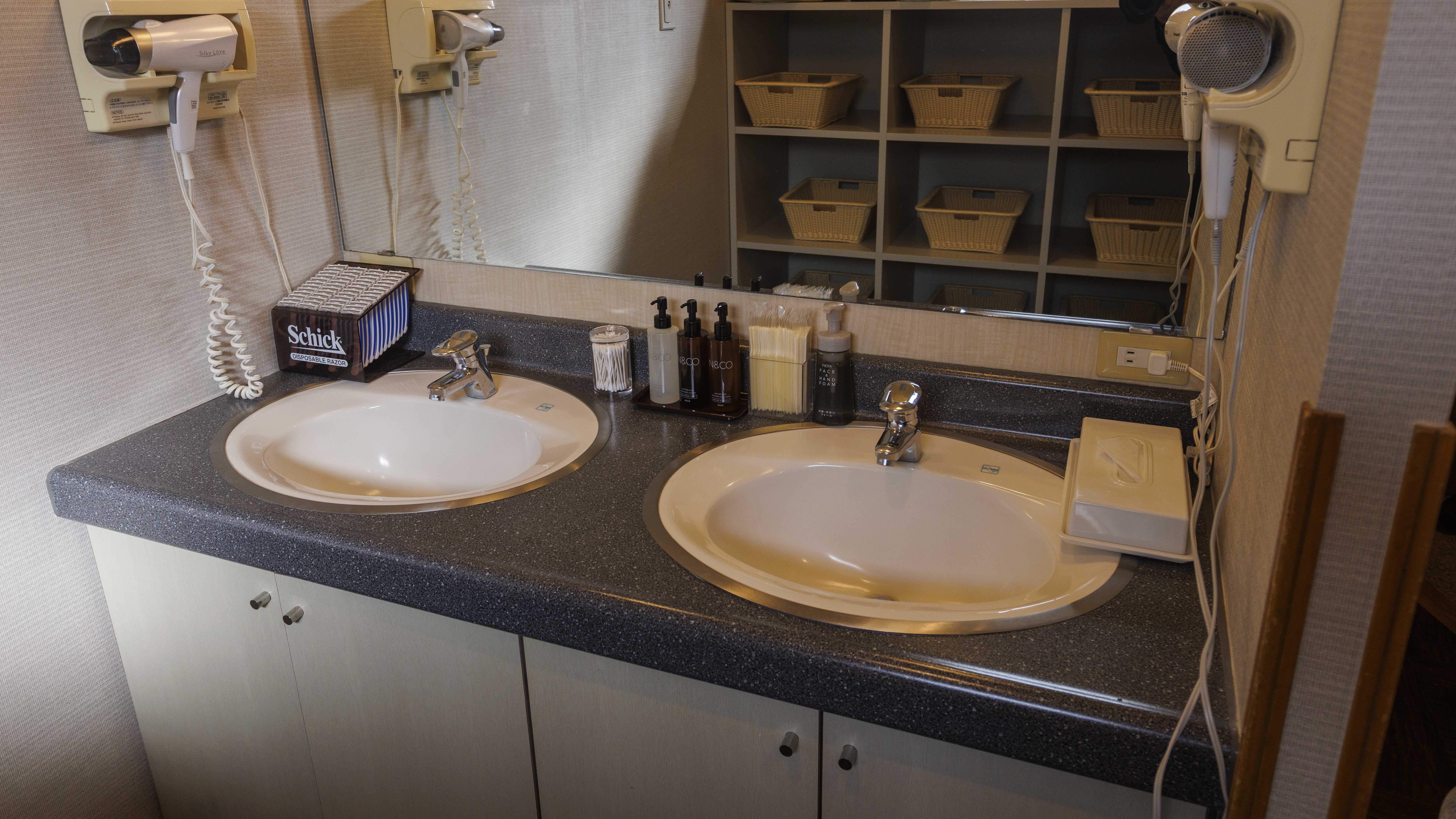 本館男性大浴場洗面台