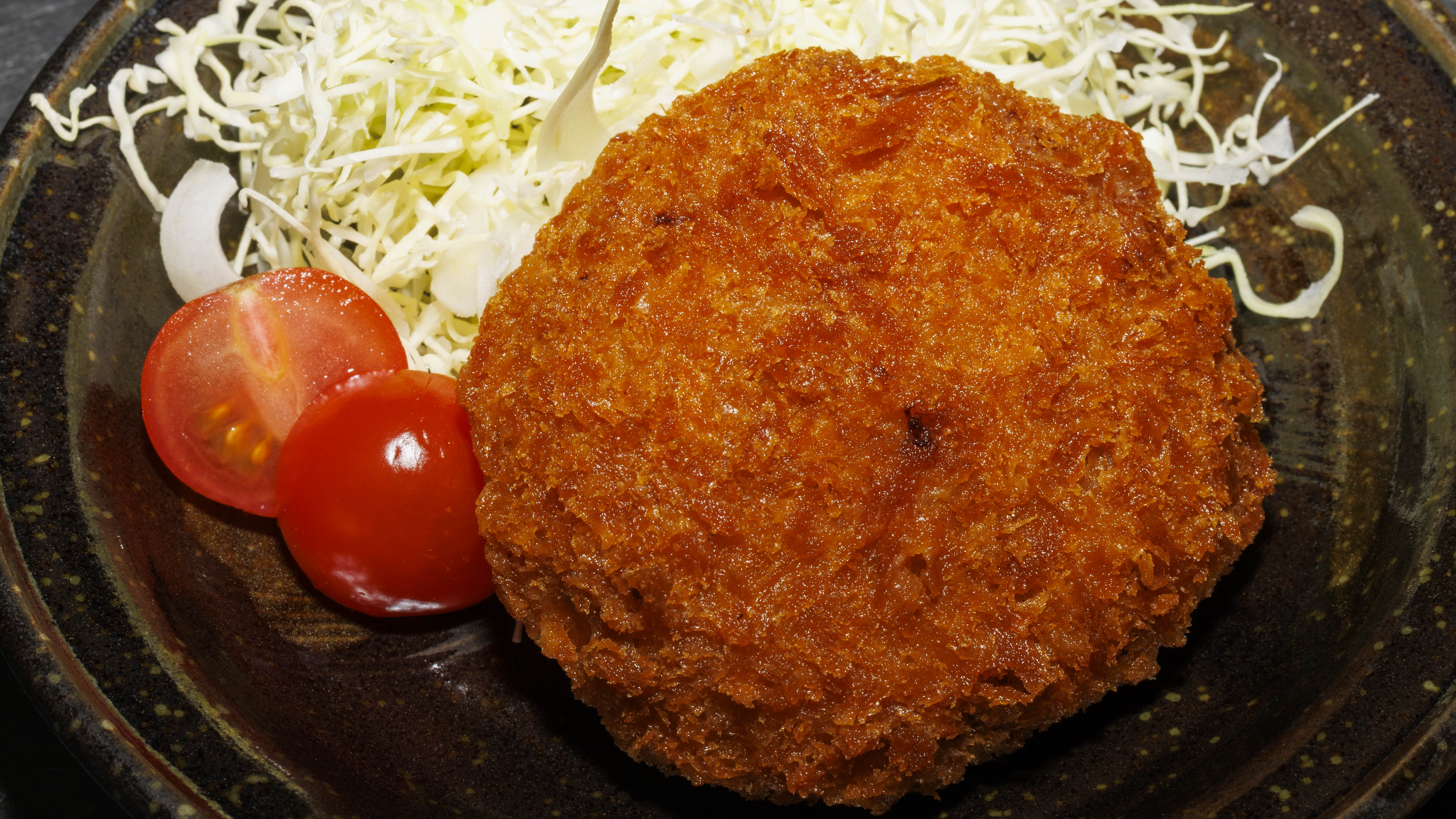 コロッ家監修ジューシーメンチカツ（税込480円）