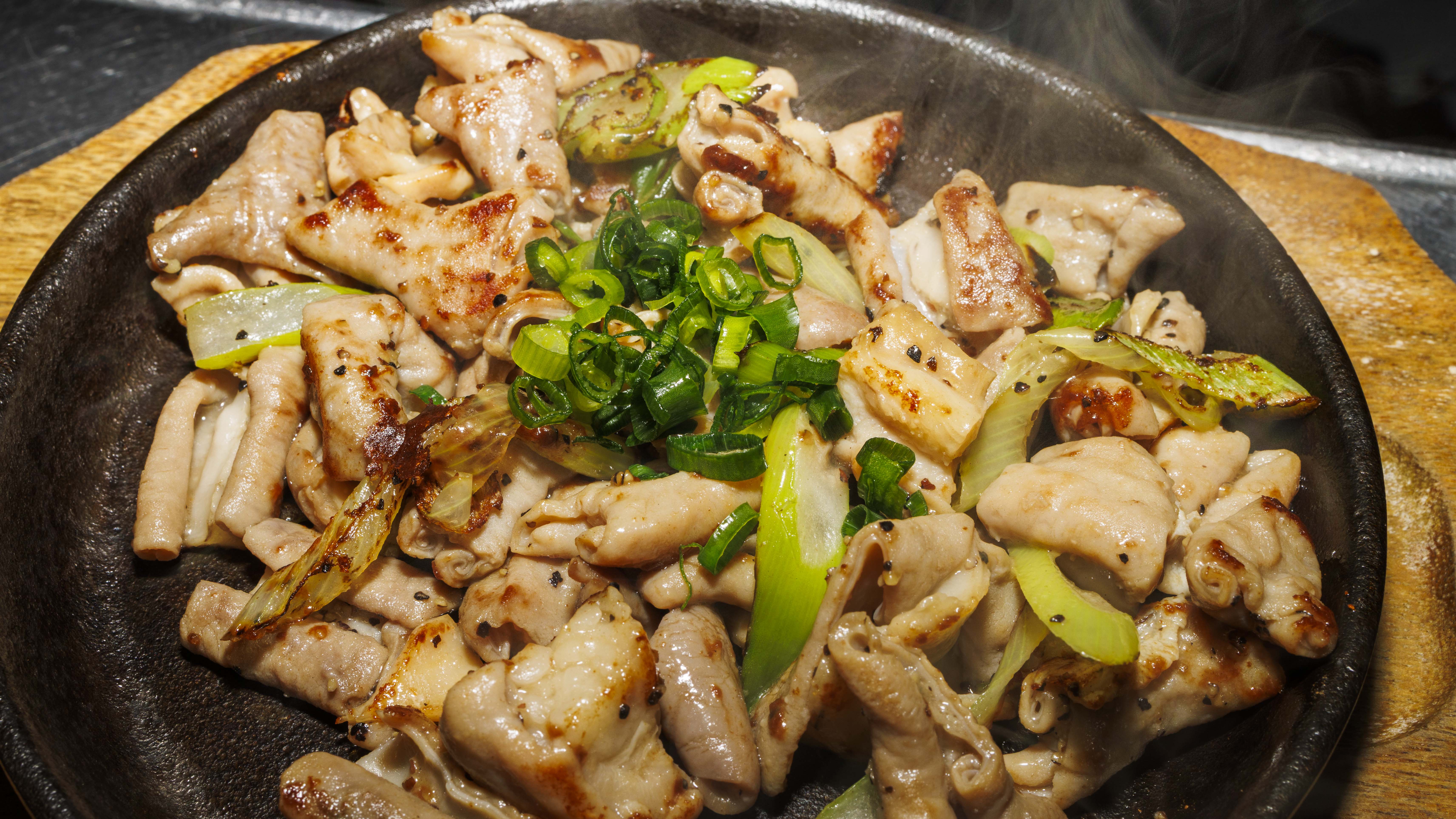 塩豚ホルモン（税込830円）