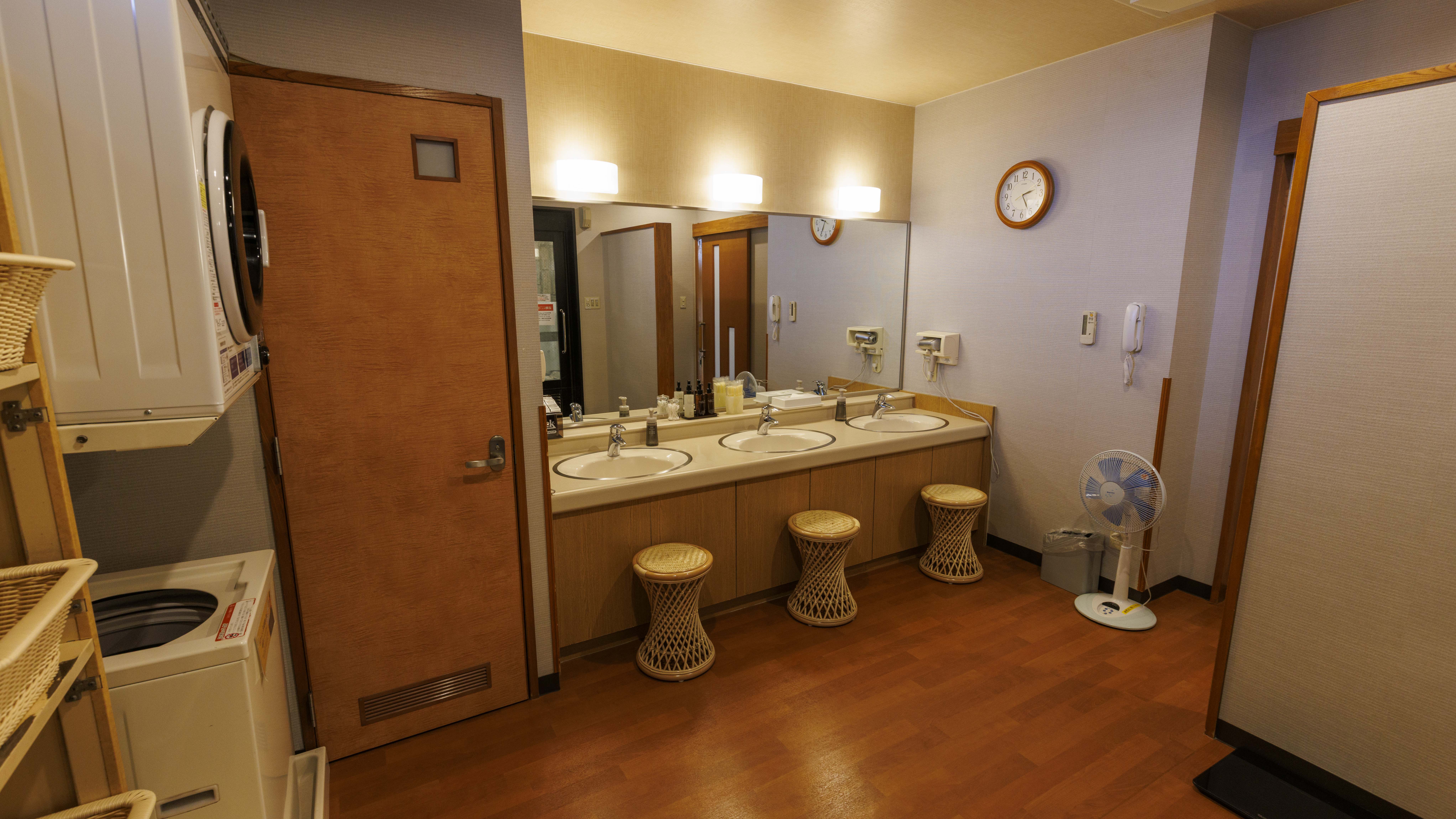 西館男性大浴場姿見