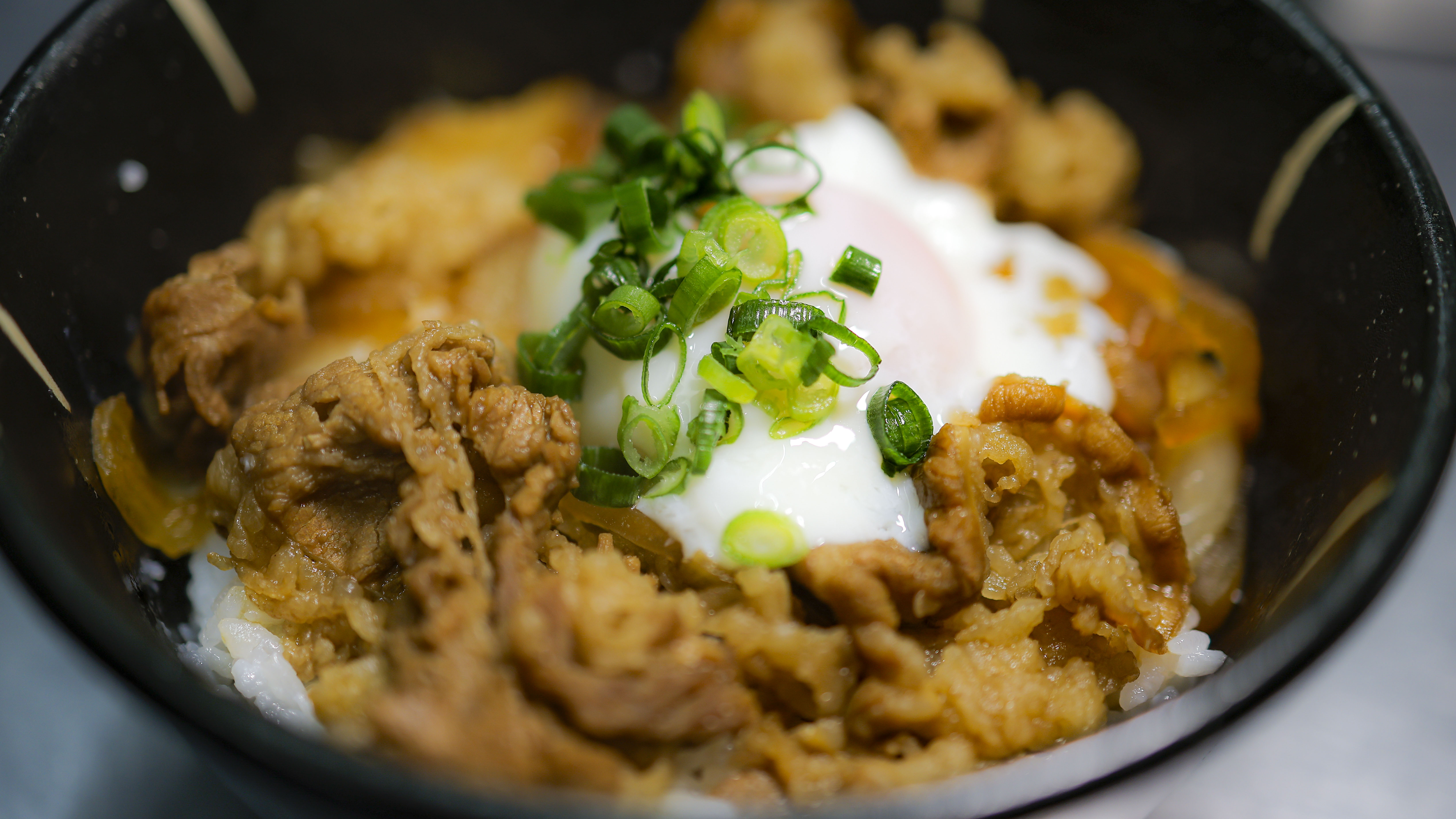 牛すき焼き丼（税込1,100円）