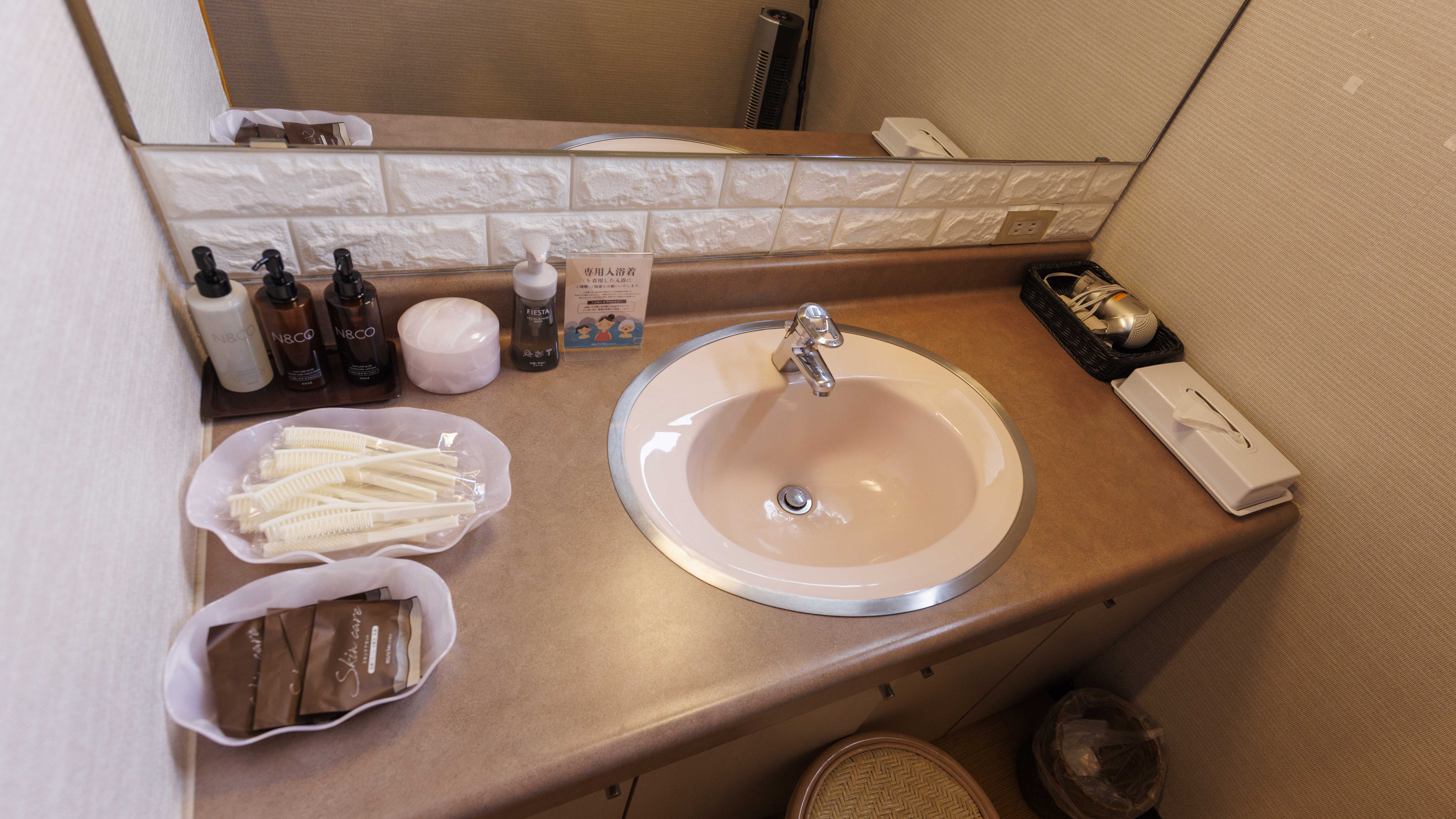 本館女性大浴場洗面台