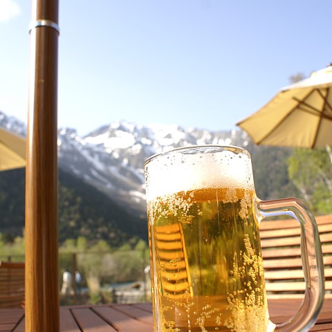 レストランテラスでビール