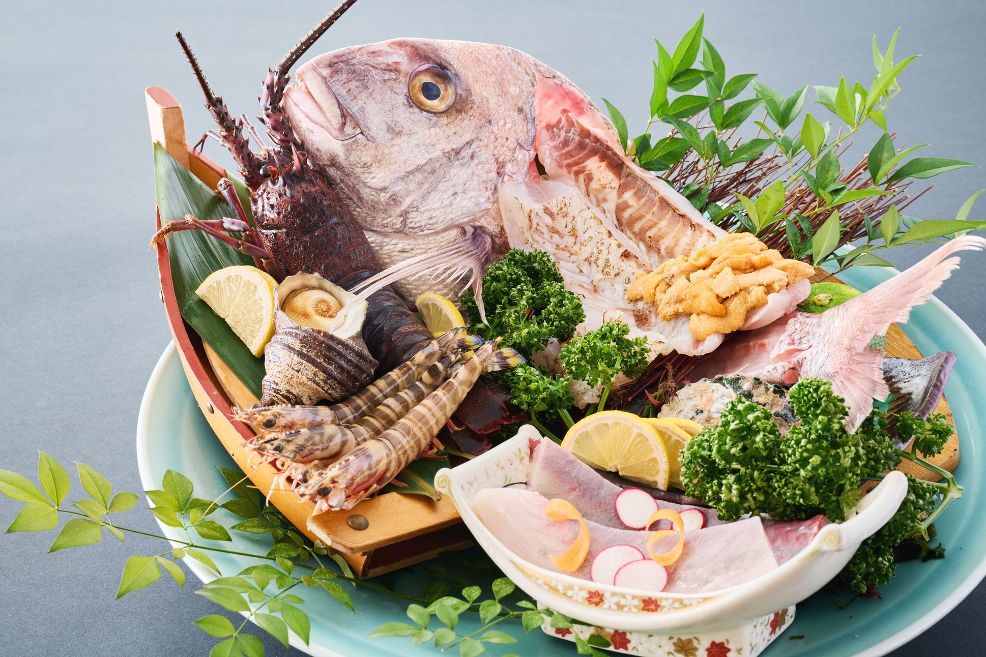 【こんぴら新春会席〈つるの雅〉】讃岐オリーブ牛や蝦夷鮑を味わう豪華正月料理と伝統芸能「猿まわし」公演