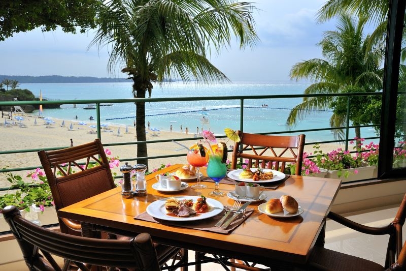 スリル満点人気のマリンメニュー3種付き★プラベートビーチと2つのプールでリゾート満喫（朝食付）