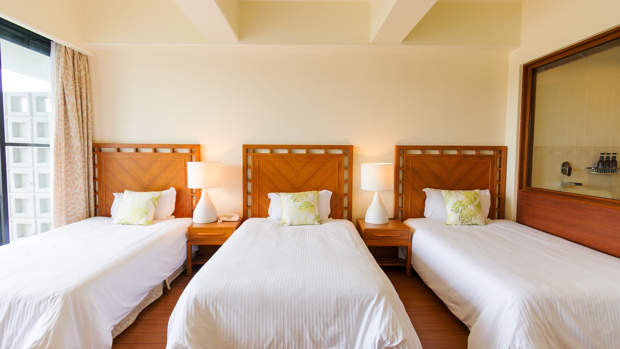 ナチュラルDXはベット3台並ぶお部屋です