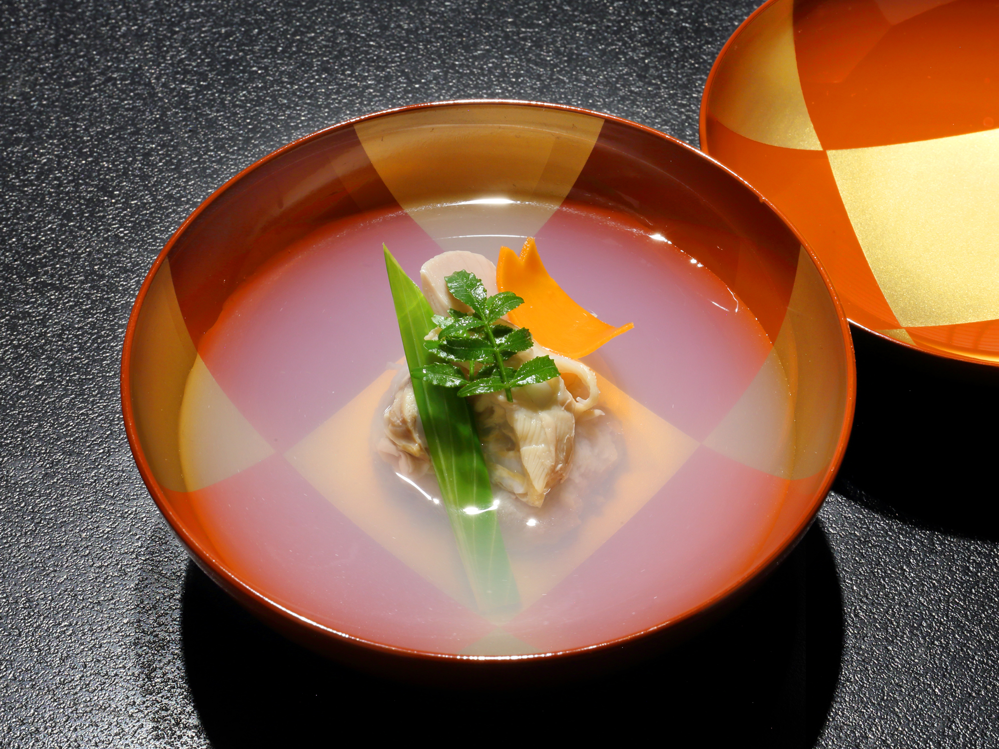 料理　お椀　／　春　蛤蓮根蒸し