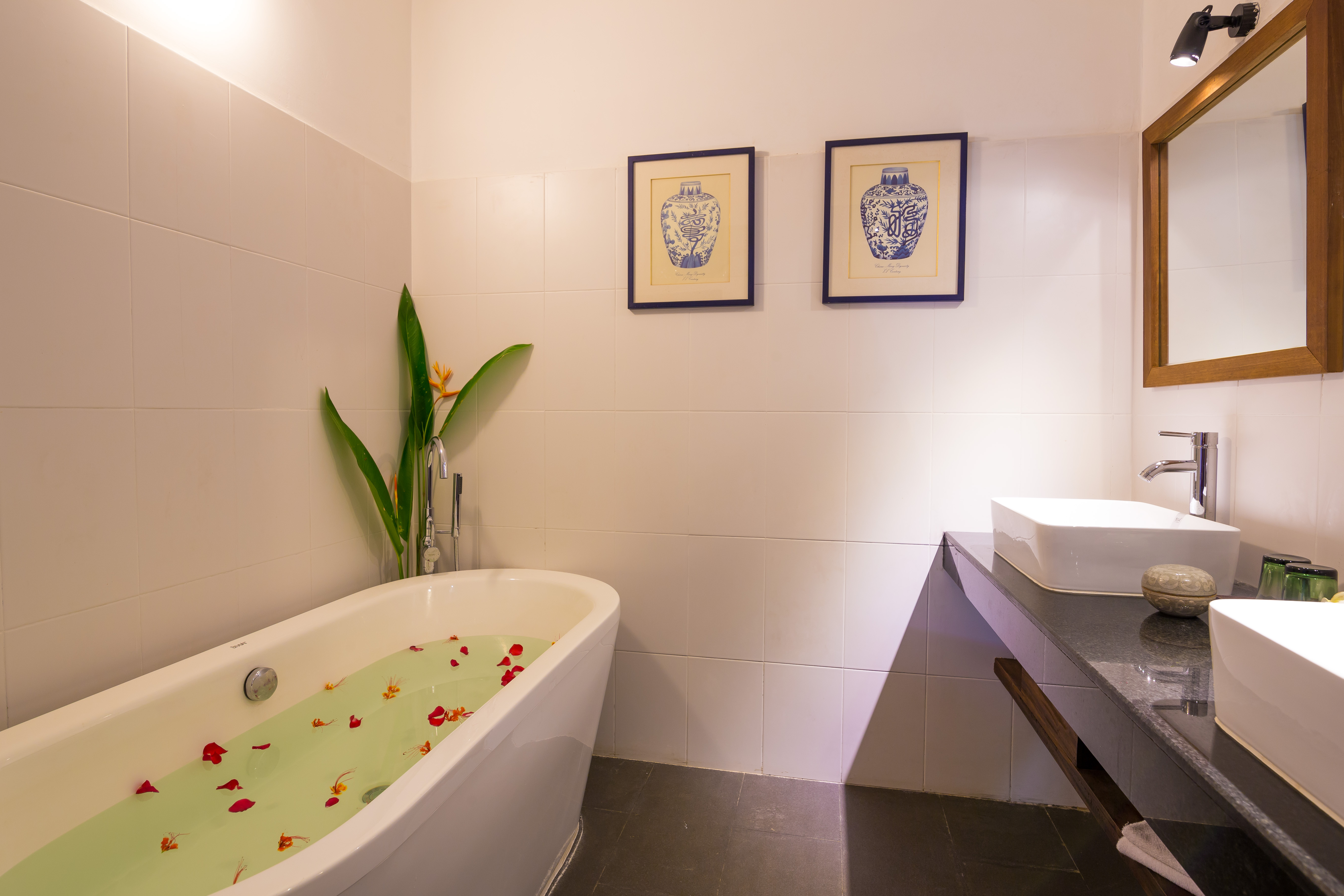 スイートルームのバスルームの一例