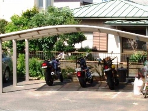 カーポート「バイク等２輪車」の駐車場