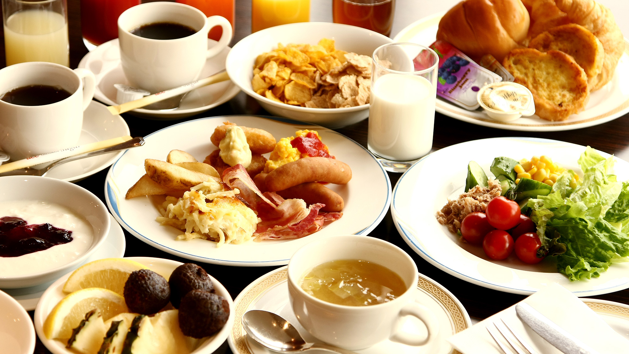 朝食バイキングイメージ：大好評の５０種類和洋朝食バイキングをお召し上がり下さい♪
