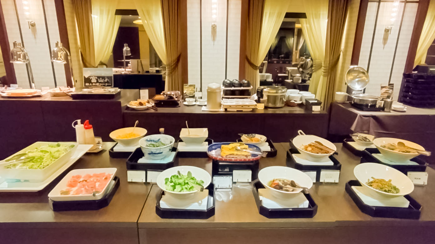 人気の朝食バイキング：豊富なメニューが並ぶ人気の朝食バイキングで、充実した朝を迎えましょう！
