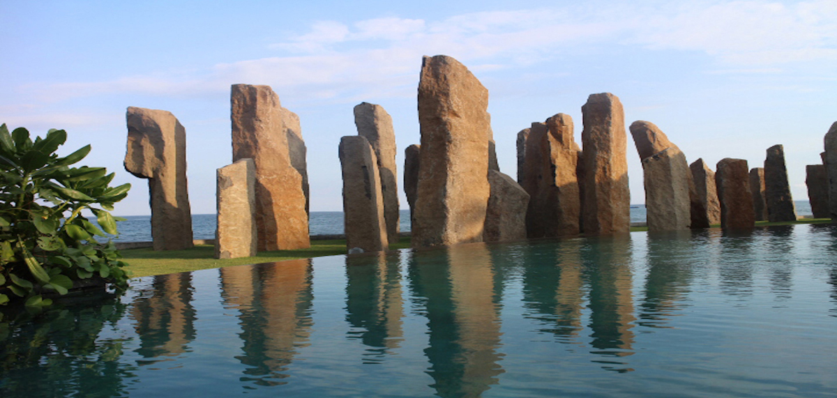 プルナマのシグニチャーでもあるスタンディングストーン