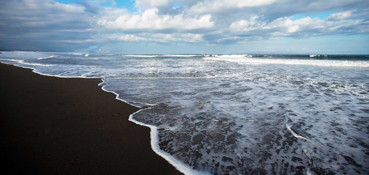 目の前に広がるのはプルナマ（満月）ビーチ