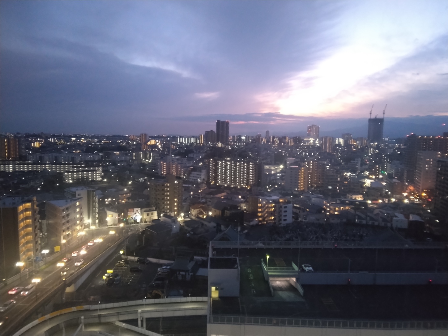 スイートルーム　リビング側夜景