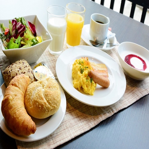 パンを中心としたアメリカンブレックファスト（一例）【朝食営業時間】7：00～9：00