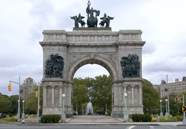 グランドアーミープラザ