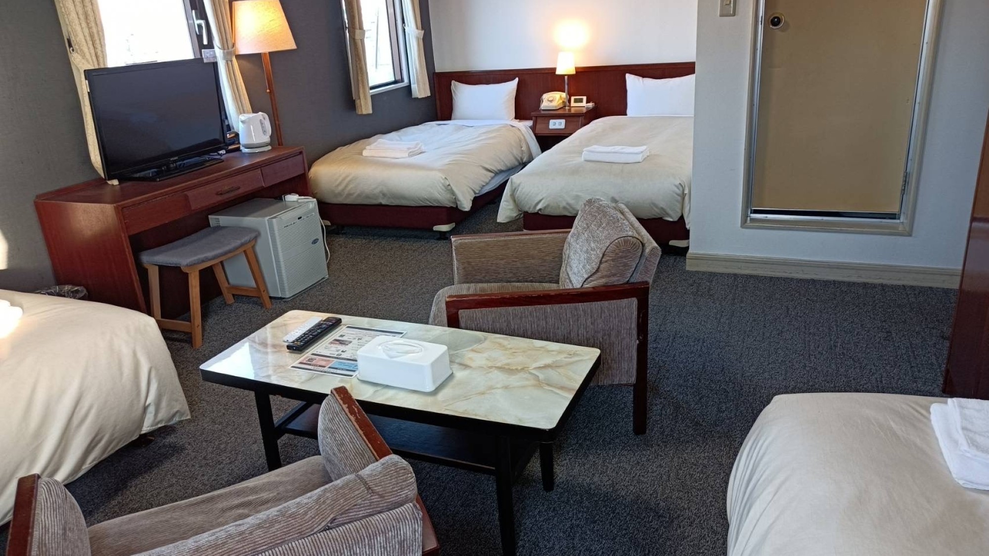 □禁煙□フォースルーム【23平米／97センチ幅ベッド4台】