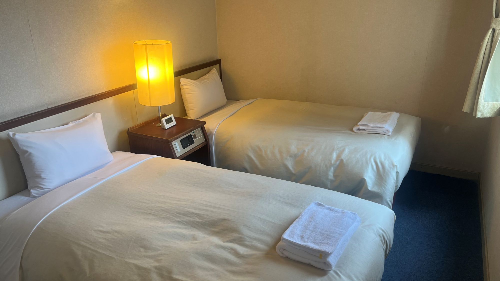 禁煙ツイン／9平米【バス・トイレ共用】