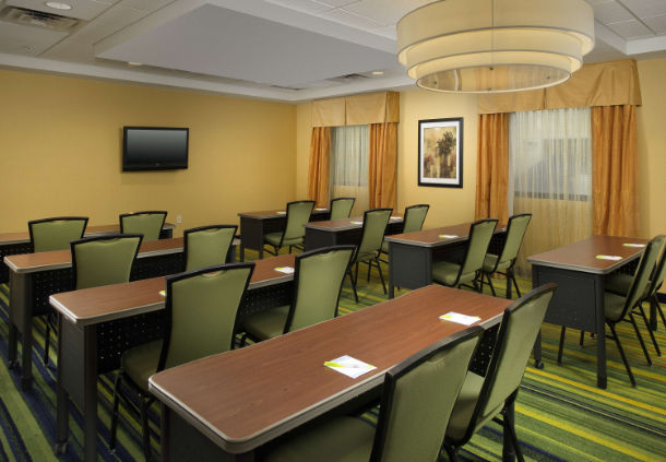 会議室完備のマイアミのエアポート ホテル