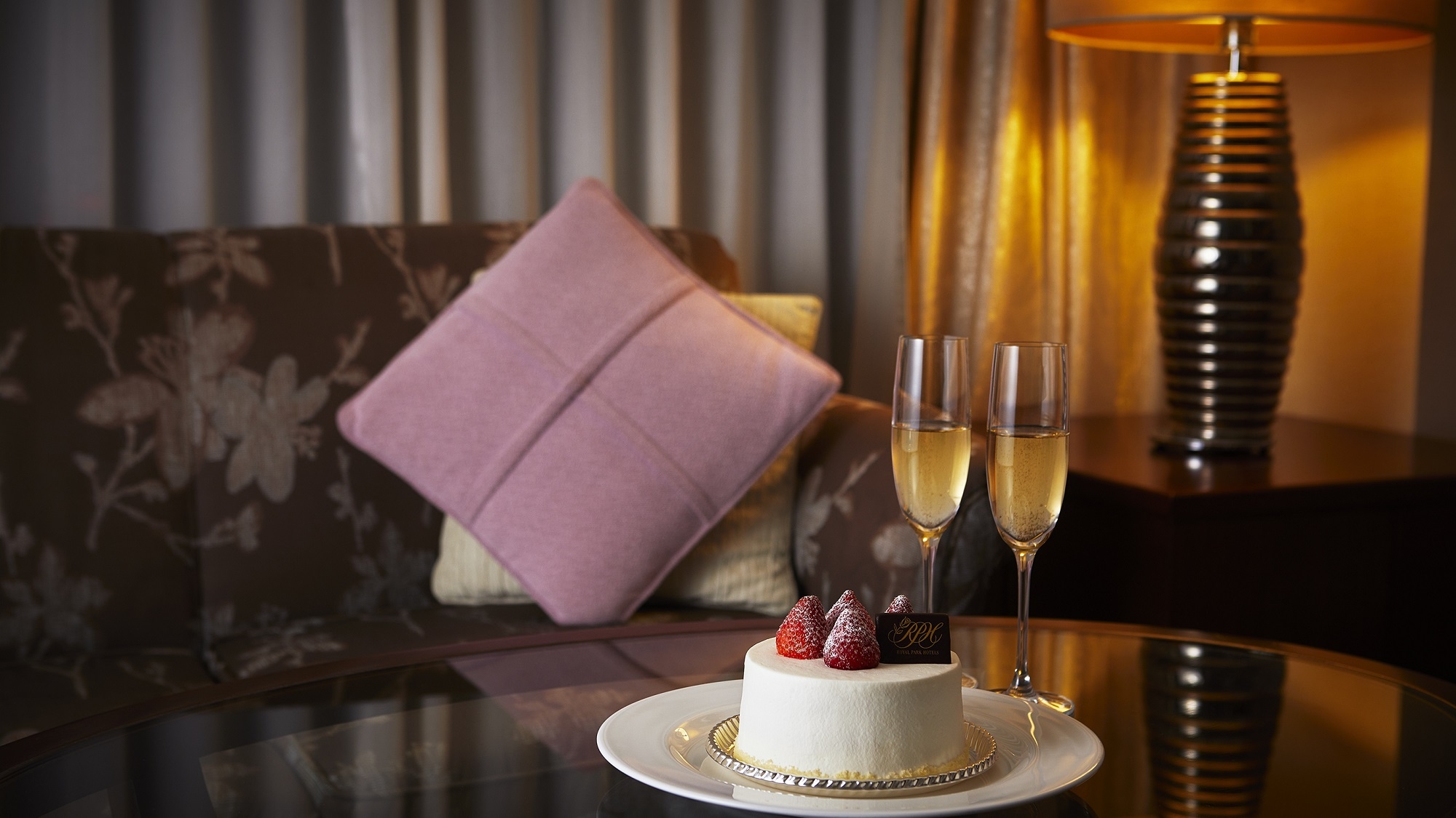 【鉄板焼など3つから選べるご夕食×シャンパン＆ケーキ】Luxurious Anniversary