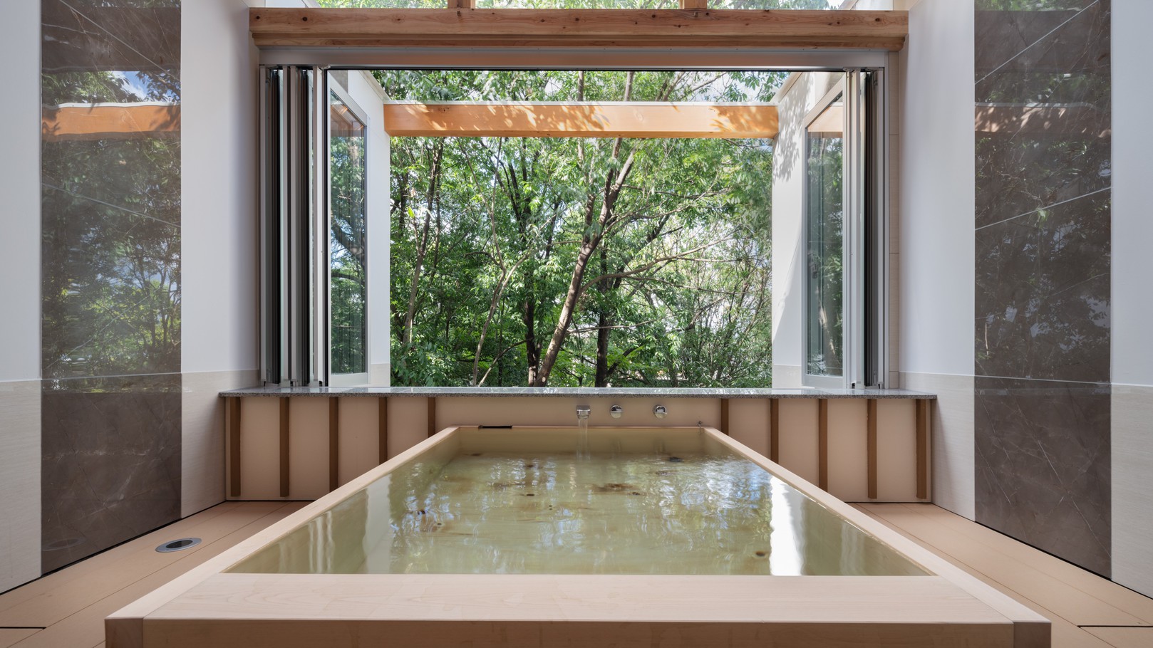 デラックス70平米和洋室C（ワイドひのき露天風呂ルーム）