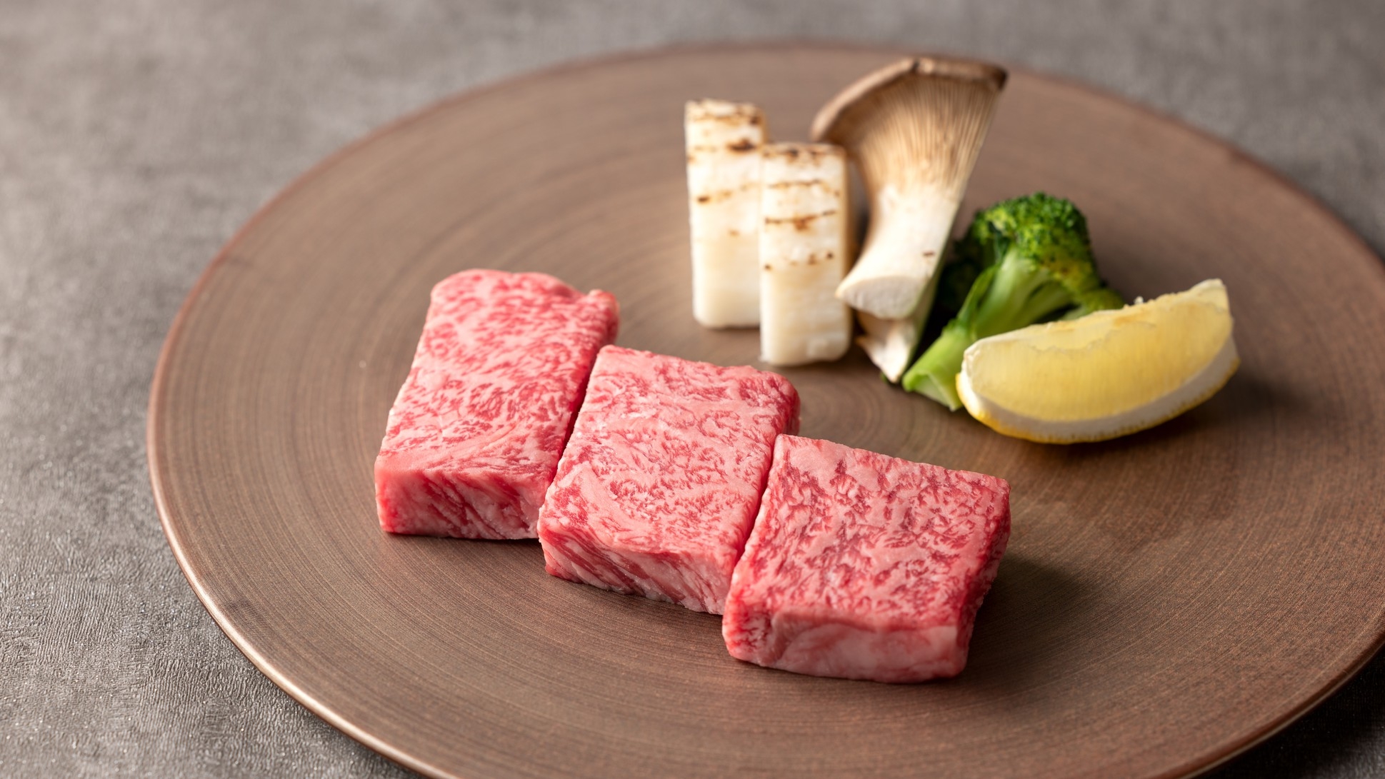 当館売筋１位【ブランド佐賀牛付料理長お勧め上級会席】献立評価1.佐賀牛2.氷の器のお造り3.スープ鍋