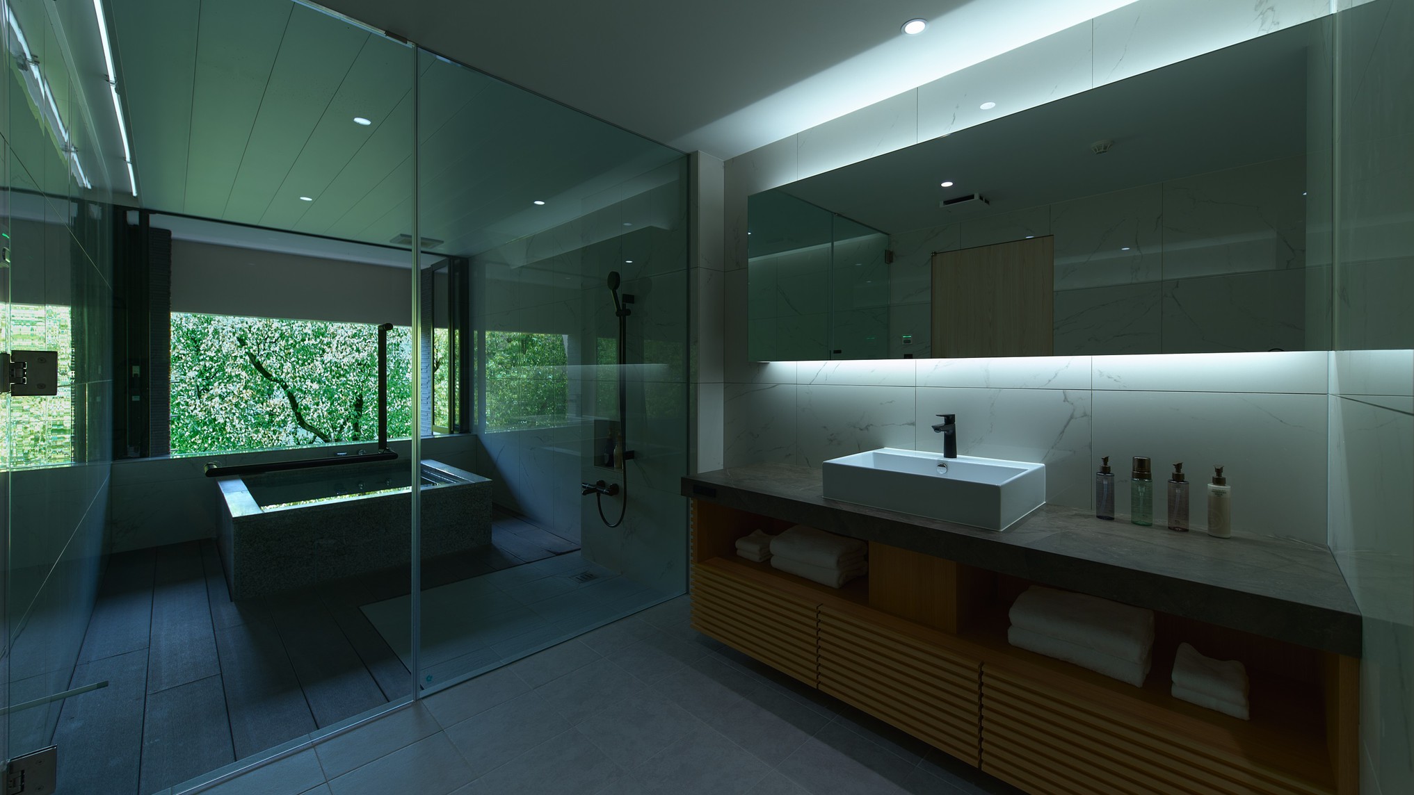 スイート80平米和洋室（贅沢半露天風呂付）