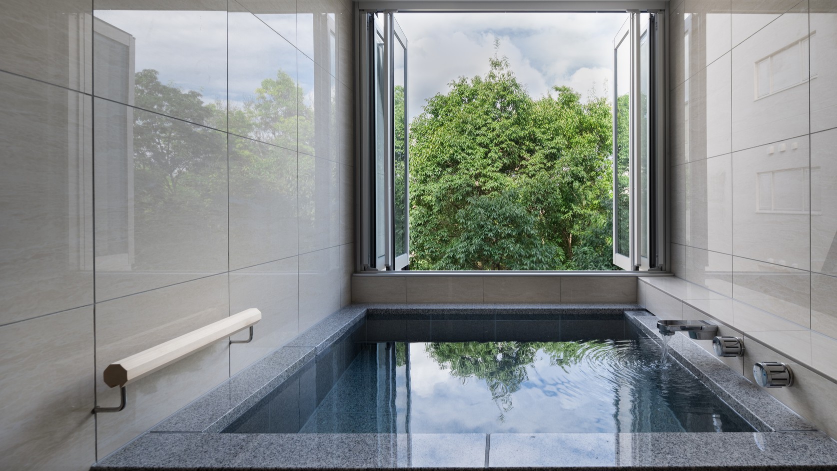 デラックス60㎡和洋室E（緑に抱かれる露天風呂）