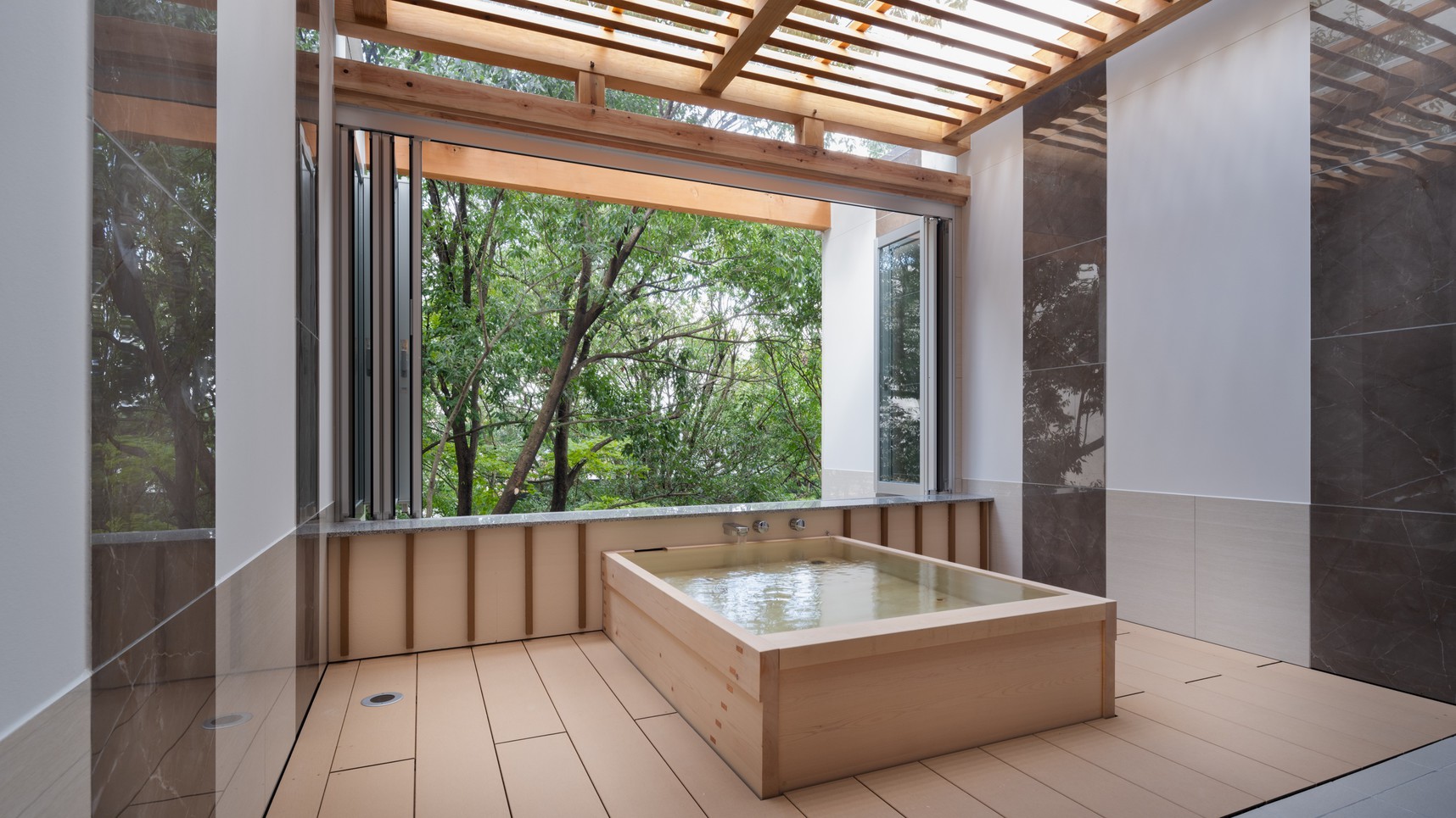 デラックス70平米和洋室C（ワイドひのき露天風呂ルーム）